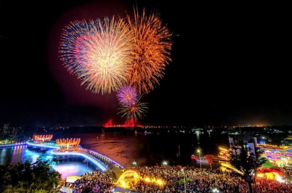 DẠO ĐÊM SÔNG HẬU – NGẮM PHÁO HOA & TRÌNH DIỄN DRONE LIGHT TẠI LỄ HỘI VĂN HÓA SÔNG NƯỚC