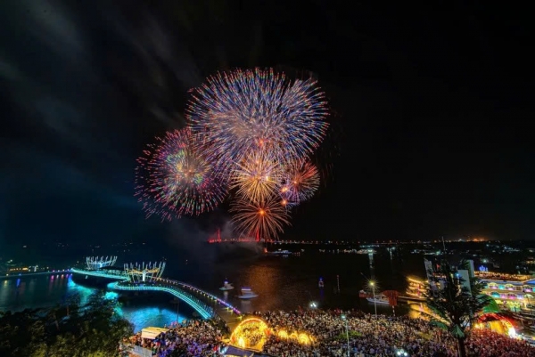 TÀU RIÊNG - DẠO ĐÊM SÔNG HẬU – NGẮM PHÁO HOA & TRÌNH DIỄN DRONE LIGHT TẠI LỄ HỘI VĂN HÓA SÔNG NƯỚC