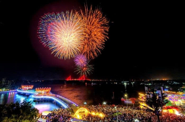 Dạo đêm Sông Hậu – Ngắm Pháo Hoa & Trình Diễn Dron Light Tại Lễ Hội Sông Nước 2025