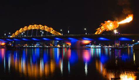 Cầu Rồng phun lửa