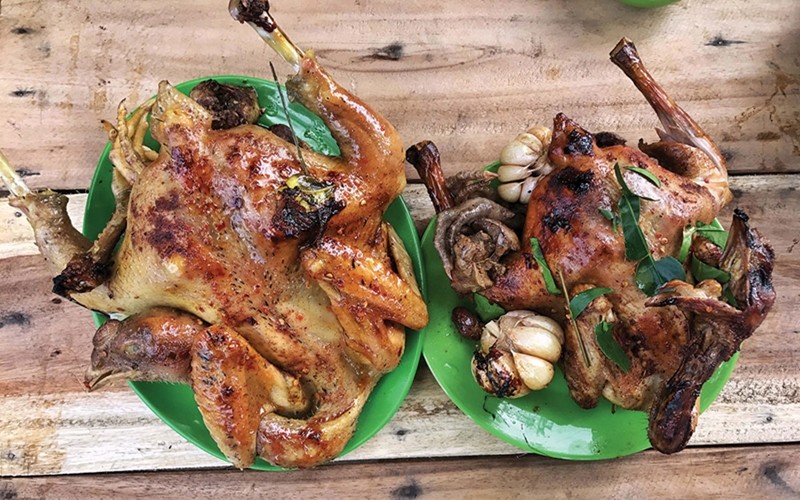 Gà đốt lá chúc Ô Thum đặc sản hấp dẫn ăn ở An Giang mới ngon