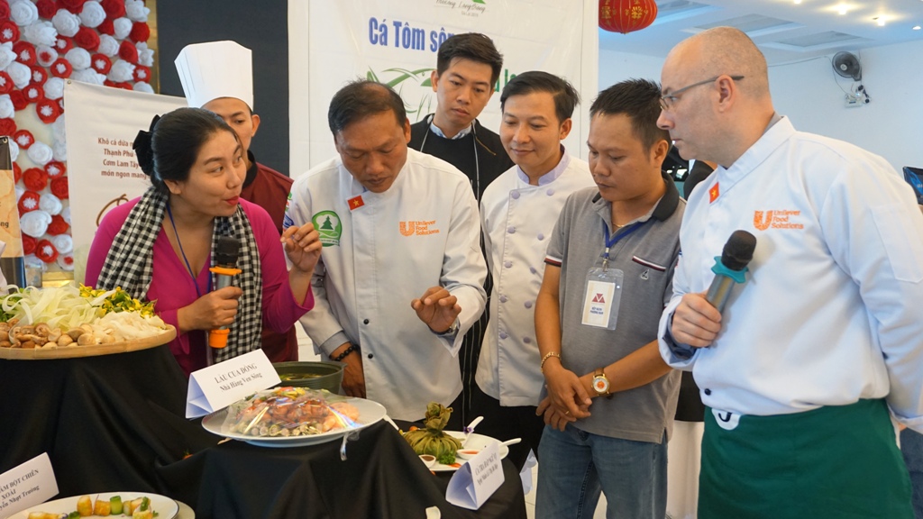 Giao lưu ẩm thực "Cá tôm sông Hậu và rau củ Langbiang" tại Tây Đô!
