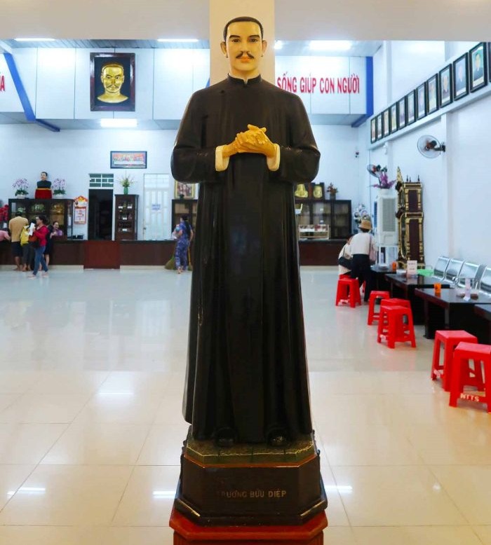 Tượng cha Phanxicô Xaviê Trương Bửu Diệp