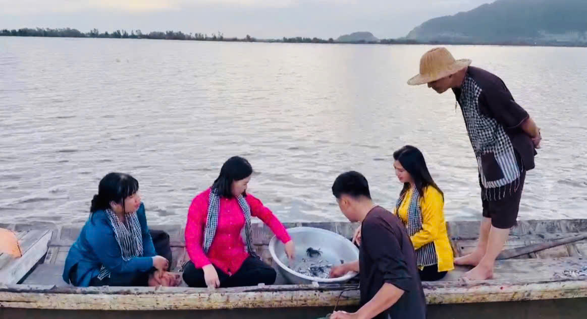 trải nghiệm đổ dớn bắt cá mùa nước nổi